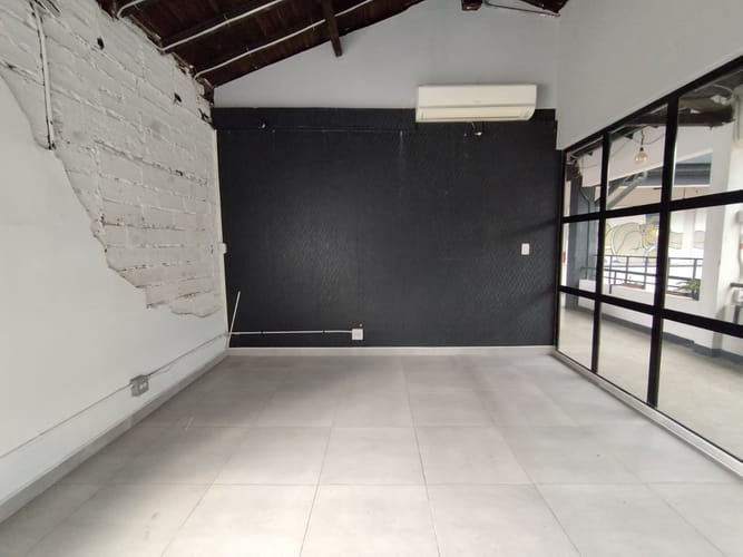 Local en arriendo en El Poblado, Medellín, 18 m² · foto 2 de 8