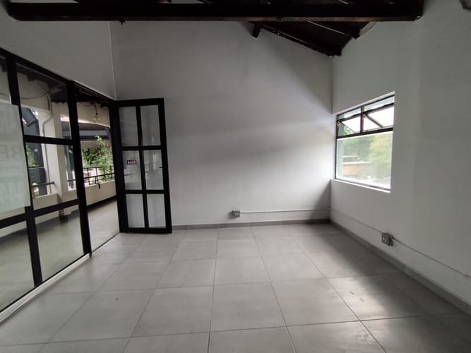 Local en arriendo en El Poblado, Medellín, 18 m² · foto 5 de 8