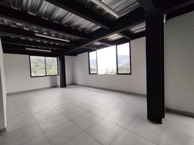 Oficina en arriendo en Laureles, Medellín, 200 m² · foto 2 de 10