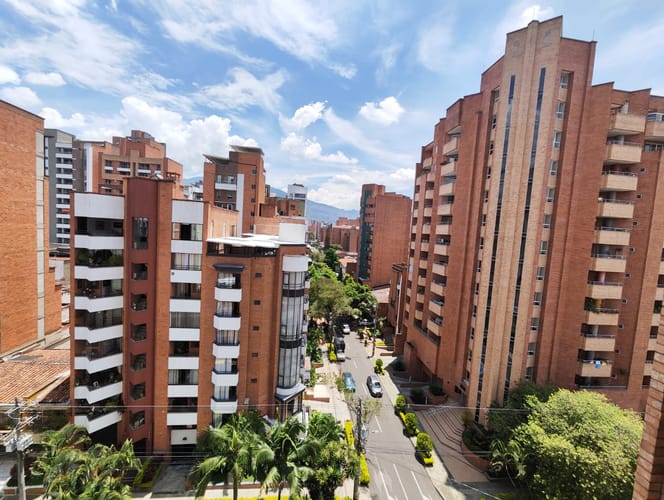 Apartamento de 3 alcobas en arriendo en Laureles, Medellín, 92 m² · foto 2 de 19