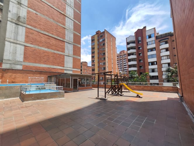 Apartamento de 3 alcobas en arriendo en Laureles, Medellín, 92 m² · foto 4 de 19