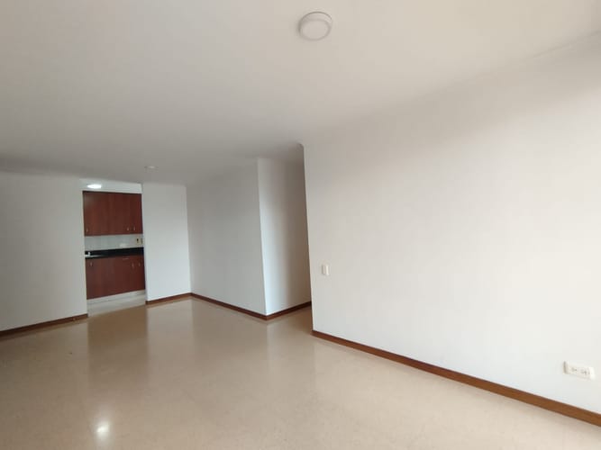 Apartamento de 4 alcobas en arriendo en El Poblado, Medellín, 88 m² · foto 3 de 20