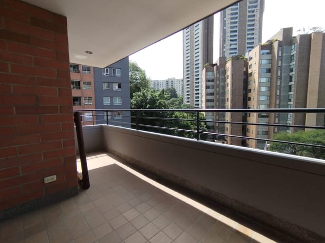Apartamento de 4 alcobas en arriendo en El Poblado, Medellín, 88 m² · foto 8 de 20