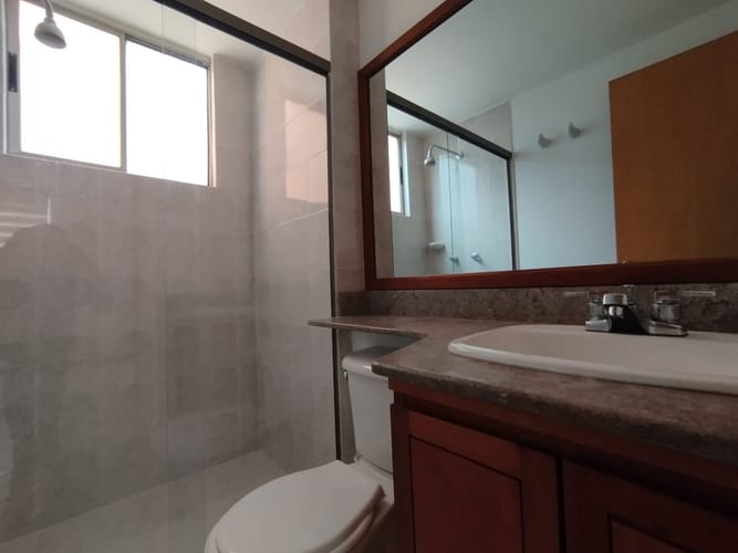 Apartamento de 4 alcobas en arriendo en El Poblado, Medellín, 88 m² · foto 11 de 20
