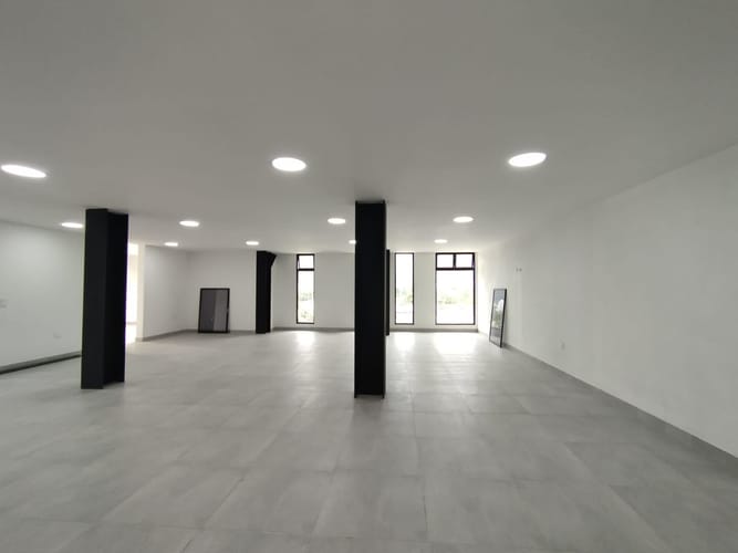 Bodega en arriendo en Laureles, Medellín, 165 m² · foto 2 de 7