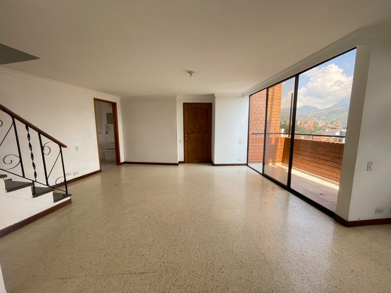 Apartamento en arriendo en La Castellana, Medellín · foto 3 de 16