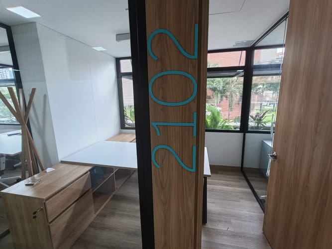 Oficina en arriendo en Laureles, Medellín, 12 m² · foto 4 de 9