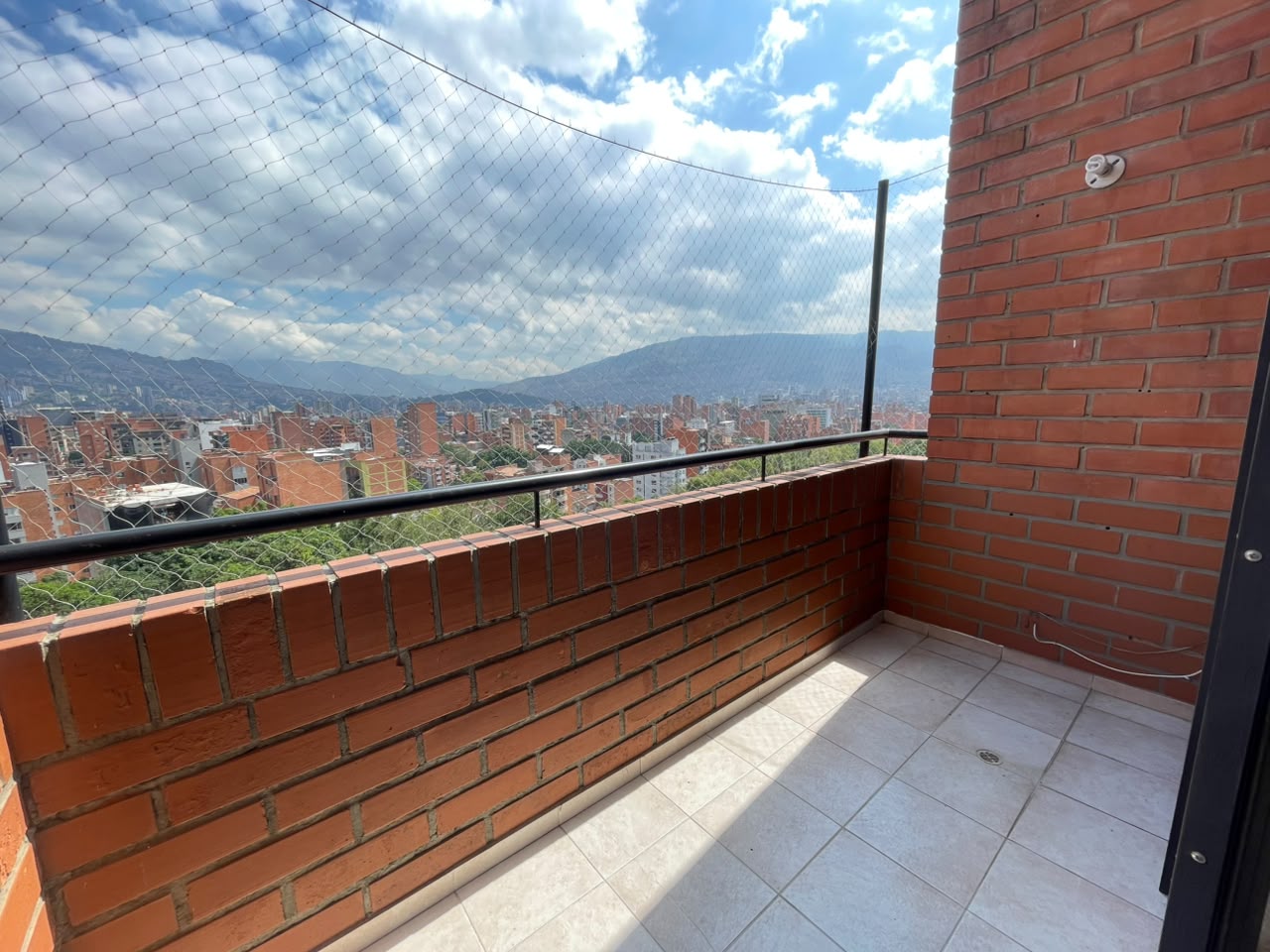 Apartamento en arriendo en La Castellana, Medellín · foto 5 de 16