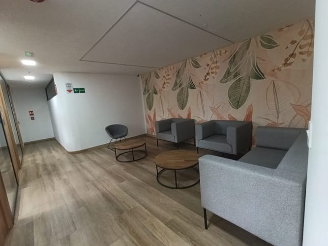Oficina en arriendo en Laureles, Medellín, 12 m² · foto 6 de 9