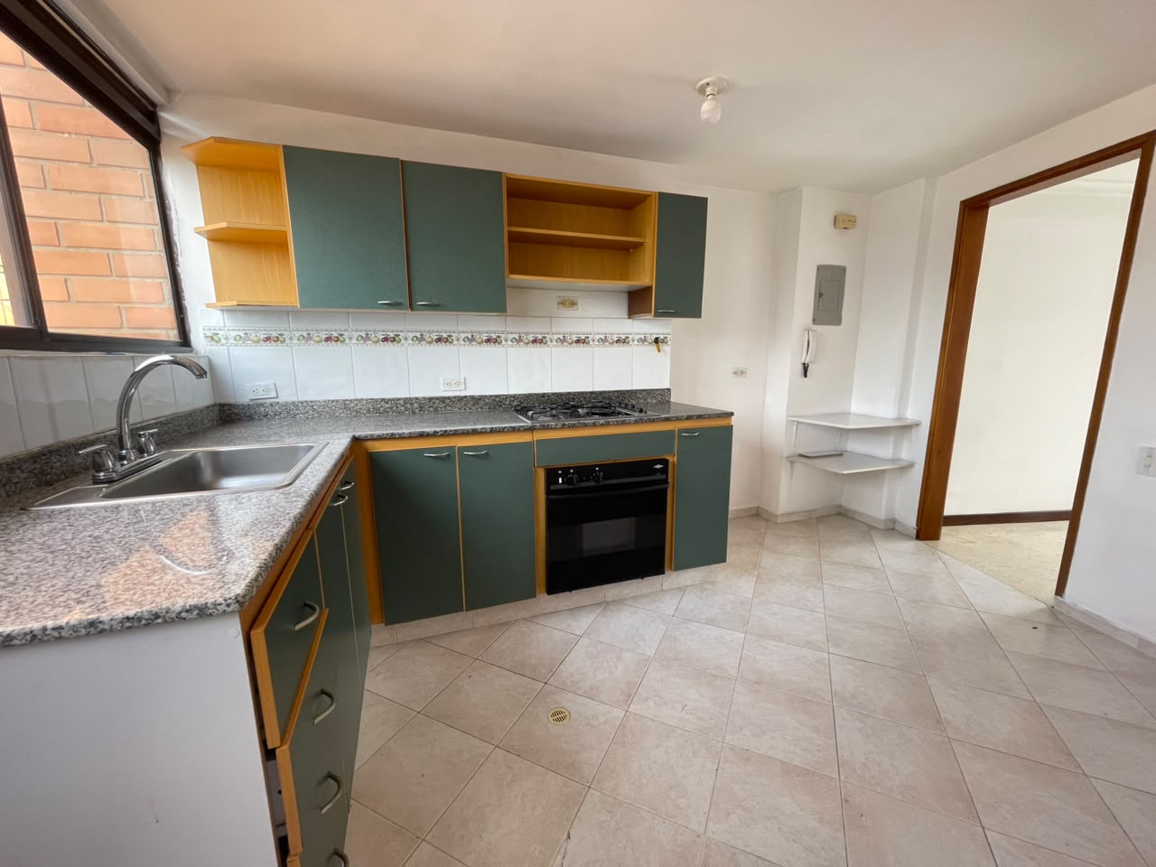Apartamento en arriendo en La Castellana, Medellín · foto 8 de 16
