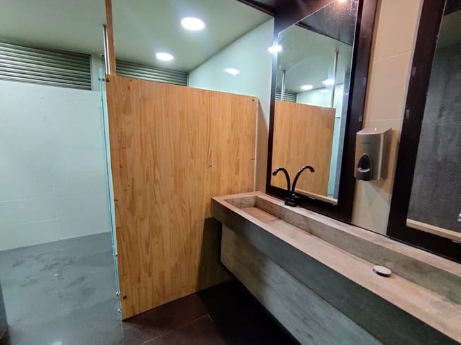 Local en arriendo en El Poblado, Medellín, 239 m² · foto 3 de 8