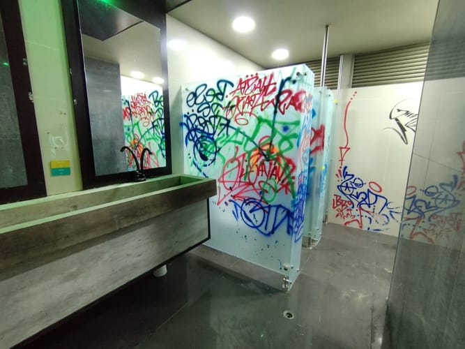 Local en arriendo en El Poblado, Medellín, 239 m² · foto 5 de 8