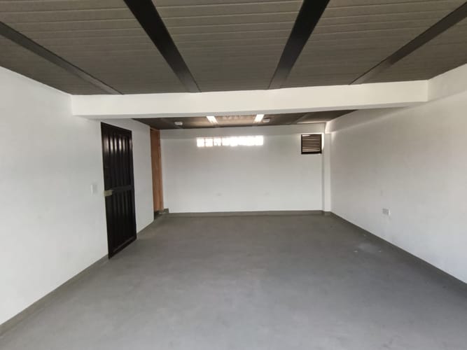 Local en arriendo en Caribe, Medellín, 30 m² · foto 2 de 10