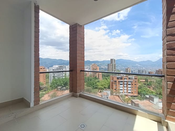 Apartamento de 3 alcobas en arriendo en Urbanización Las Cumbres, Medellín, 170 m² · foto 2 de 18