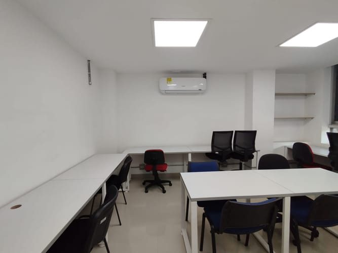 Oficina en arriendo en Laureles, Medellín, 35 m² · foto 6 de 10