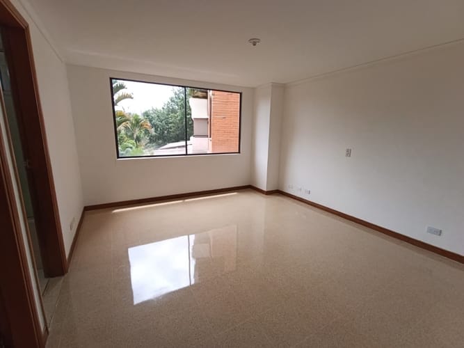 Apartamento de 3 alcobas en arriendo en El Poblado, Medellín, 145 m² · foto 2 de 20