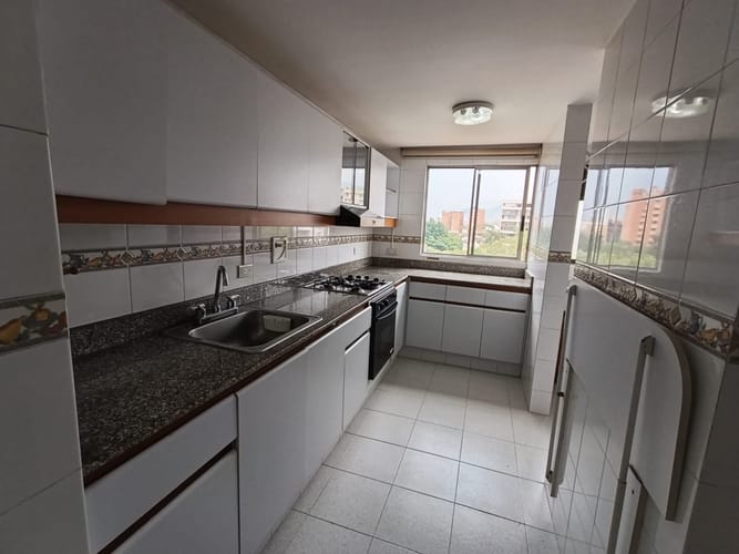 Apartamento de 3 alcobas en arriendo en Laureles, Medellín, 135 m² · foto 5 de 20