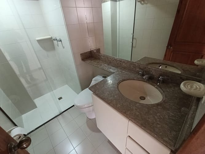 Apartamento de 3 alcobas en arriendo en Laureles, Medellín, 135 m² · foto 18 de 20