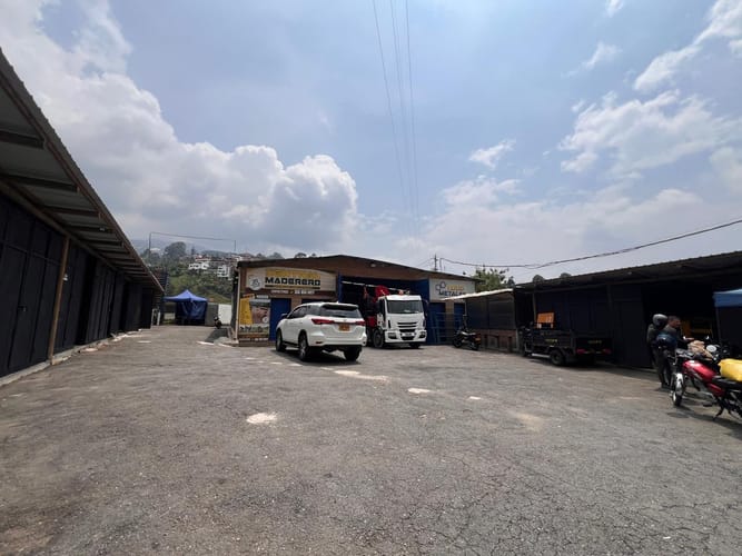 Bodega en arriendo en Travesias, Medellín, 280 m² · foto 10 de 11