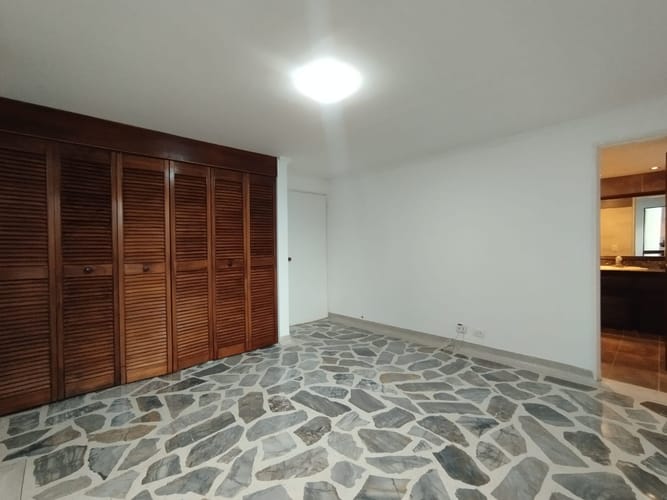 Apartamento de 3 alcobas en arriendo en El Poblado, Medellín, 143 m² · foto 2 de 20