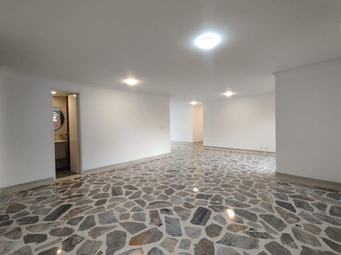 Apartamento de 3 alcobas en arriendo en El Poblado, Medellín, 143 m² · foto 12 de 20