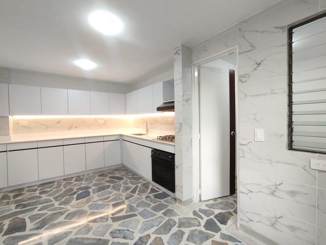 Apartamento de 3 alcobas en arriendo en El Poblado, Medellín, 143 m² · foto 18 de 20