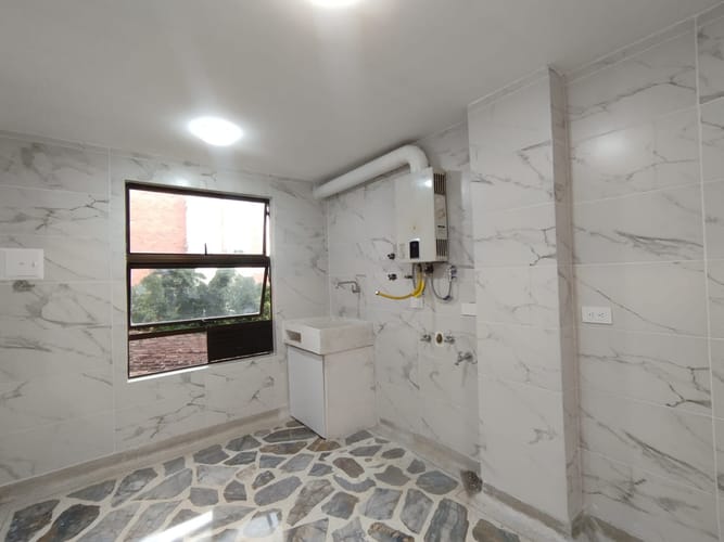 Apartamento de 3 alcobas en arriendo en El Poblado, Medellín, 143 m² · foto 19 de 20