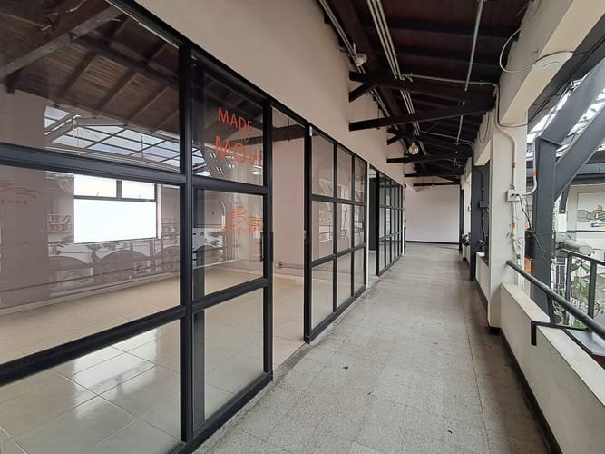 Local en arriendo en El Poblado, Medellín, 23 m² · foto 2 de 8
