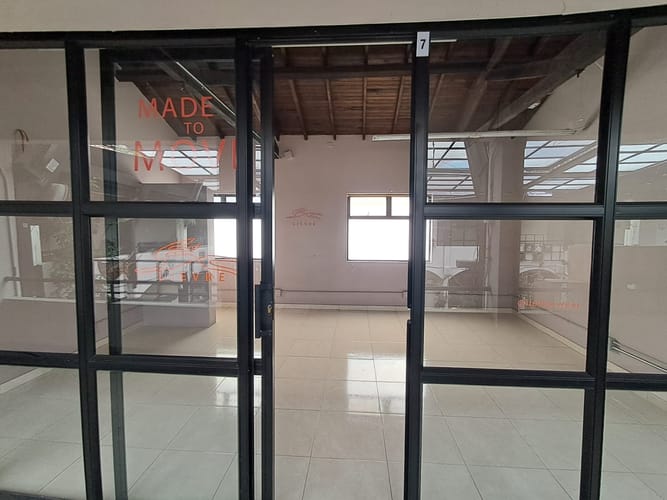 Local en arriendo en El Poblado, Medellín, 23 m² · foto 4 de 8