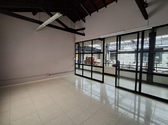Local en arriendo en El Poblado, Medellín, 23 m² · foto 6 de 8
