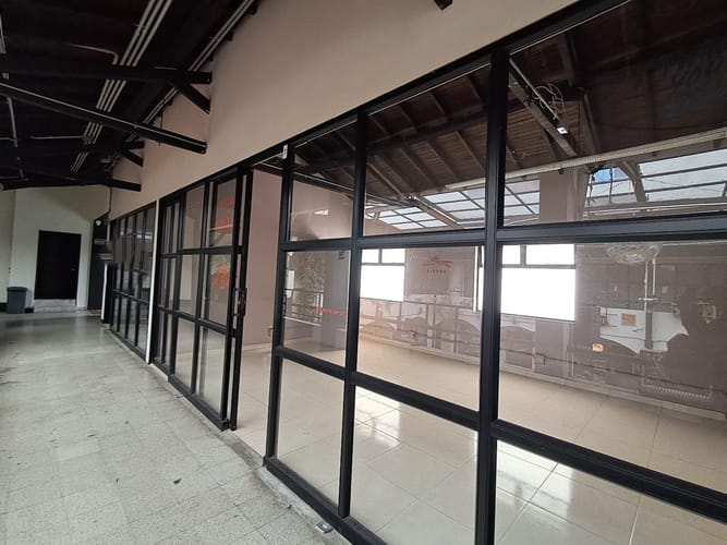 Local en arriendo en El Poblado, Medellín, 23 m² · foto 7 de 8