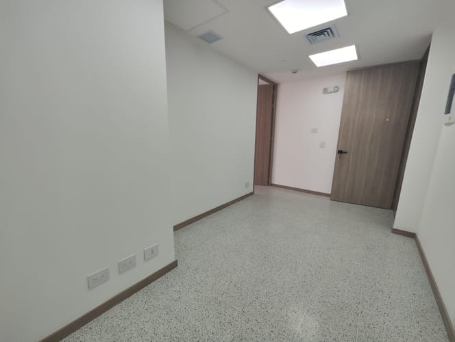 Consultorio en arriendo en El Poblado, Medellín, 34 m² · foto 5 de 8