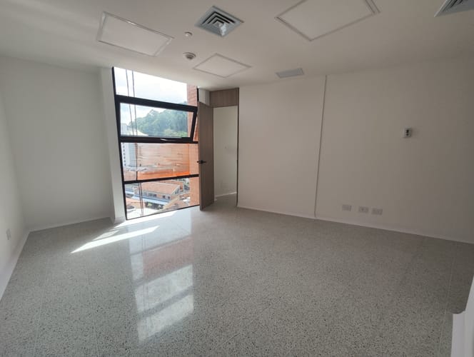 Consultorio en arriendo en El Poblado, Medellín, 34 m² · foto 6 de 8