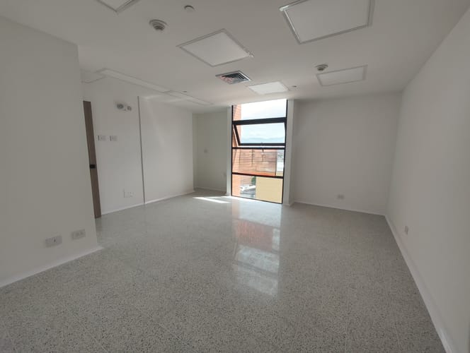 Consultorio en arriendo en El Poblado, Medellín, 34 m² · foto 7 de 8