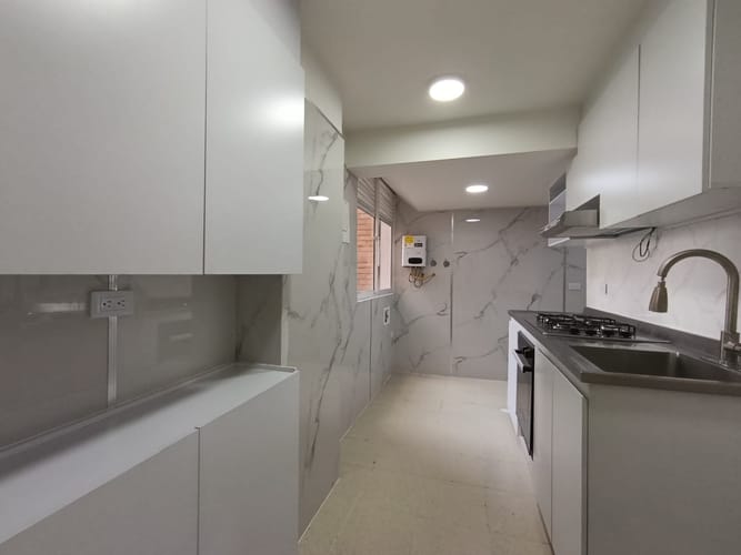 Apartamento de 3 alcobas en arriendo en El Poblado, Medellín, 83 m² · foto 2 de 14