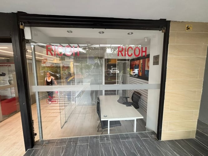 Local en arriendo en Laureles, Medellín, 12 m² · foto 6 de 7
