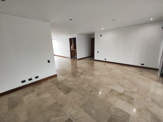 Apartamento de 3 alcobas en arriendo en El Poblado, Medellín, 176 m² · foto 2 de 20