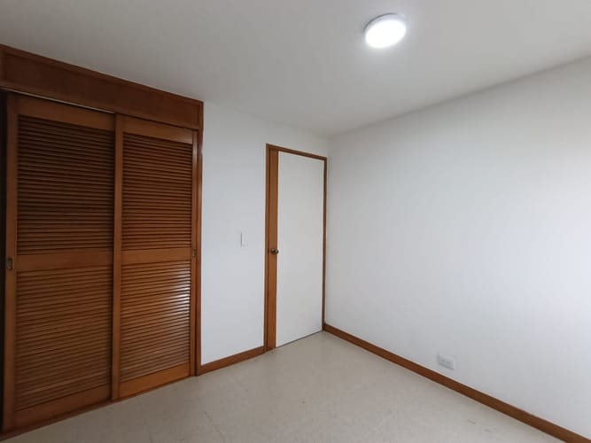 Apartamento de 3 alcobas en arriendo en El Poblado, Medellín, 83 m² · foto 11 de 14