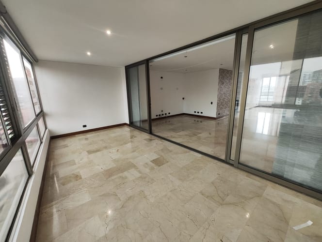 Apartamento de 3 alcobas en arriendo en El Poblado, Medellín, 176 m² · foto 4 de 20