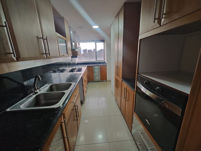 Apartamento de 3 alcobas en arriendo en El Poblado, Medellín, 176 m² · foto 8 de 20