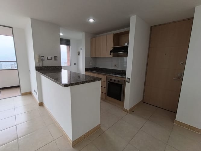 Apartamento de 3 alcobas en arriendo en Loma Del Indio, Medellín, 90 m² · foto 2 de 20