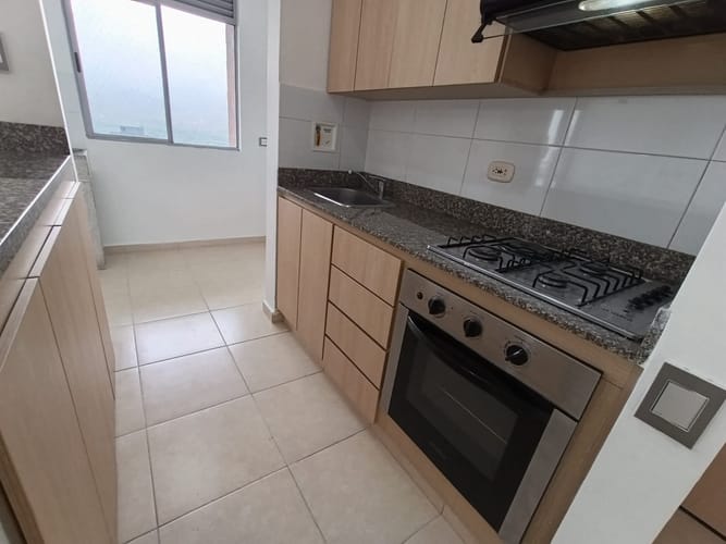 Apartamento de 3 alcobas en arriendo en Loma Del Indio, Medellín, 90 m² · foto 4 de 20