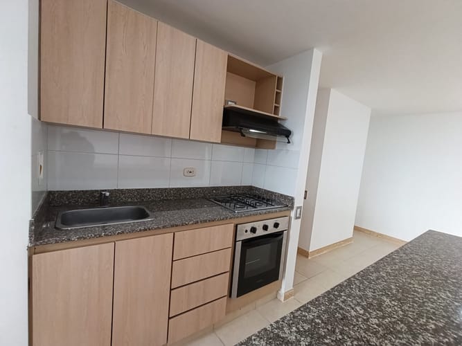 Apartamento de 3 alcobas en arriendo en Loma Del Indio, Medellín, 90 m² · foto 6 de 20