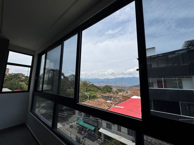 Local en arriendo en Manrique Central, Medellín, 310 m² · foto 3 de 18