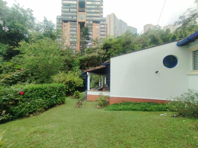 Casa de 4 alcobas en arriendo en El Poblado, Medellín, 360 m² · foto 5 de 20