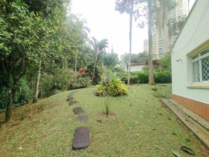Casa de 4 alcobas en arriendo en El Poblado, Medellín, 360 m² · foto 6 de 20