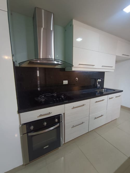 Apartamento de 3 alcobas en arriendo en Castropol, Medellín, 104 m² · foto 4 de 23