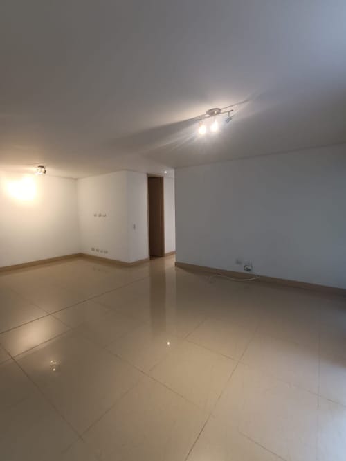 Apartamento de 3 alcobas en arriendo en Castropol, Medellín, 104 m² · foto 8 de 23