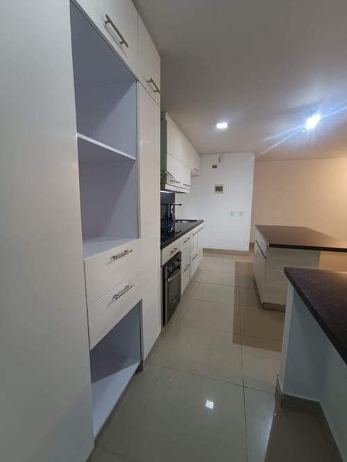 Apartamento de 3 alcobas en arriendo en Castropol, Medellín, 104 m² · foto 9 de 23