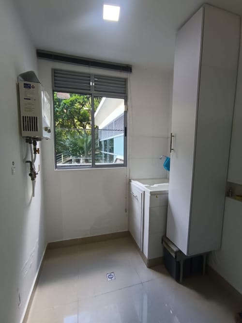 Apartamento de 3 alcobas en arriendo en Castropol, Medellín, 104 m² · foto 10 de 23
